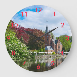 Kleine Burg am See in Brügge, Belgien Große Wanduhr