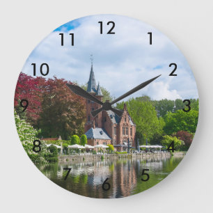 Kleine Burg am See in Brügge, Belgien Große Wanduhr