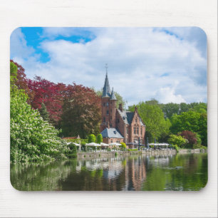 Kleine Burg am See in Brügge, Belgien Mousepad