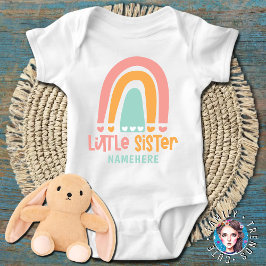 Kleine, farbenfrohe Regenbogenherzen Baby Strampler
