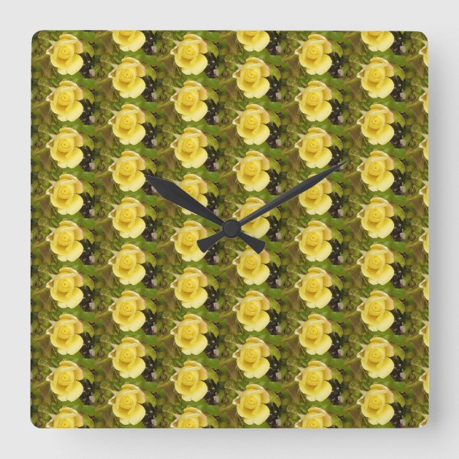 Kleine gelbe Rosenknospe Square Uhr (Vorderseite)