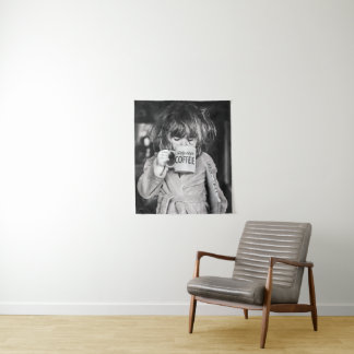 Kleine Girl Drink Kaffee Wandteppich