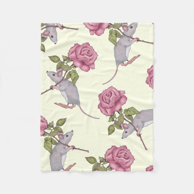 Kleine graue Maus, die große rosa Rose trägt Fleecedecke (Vorderseite)