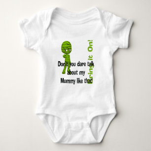 Kleine grüne Mummy bringt es auf sonniges Hallowee Baby Strampler