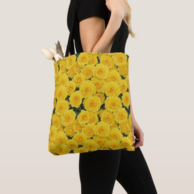 Kleine, hellgelbe Rosen Tasche (Von Nahem)