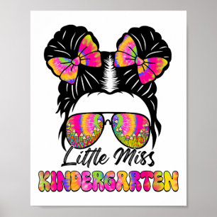Kleine Kindergarten-Schülerin Unordentlicher Dutt Poster