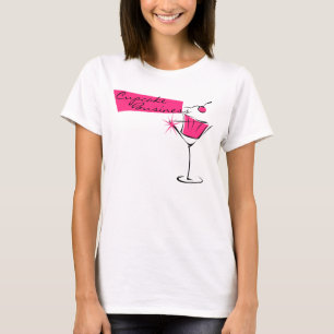 Kleine Kuchen und Martinis im Pink T-Shirt