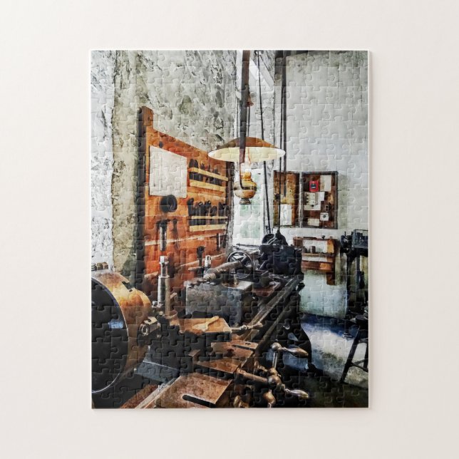 Kleine Laie im Maschinengeschäft (Vertikal)