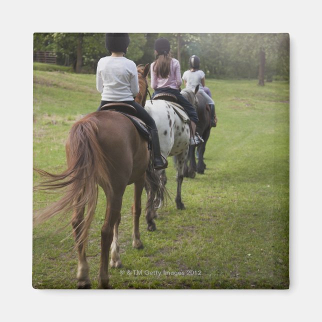 Kleine Mädchen reiten Pferde Magnet (Vorne)