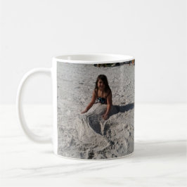 kleine Meerjungfrau auf Strand durch bbillips Kaffeetasse