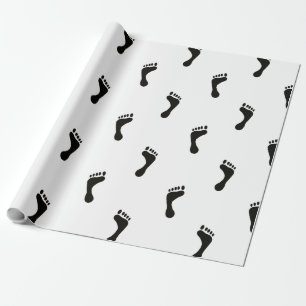 Kleine nackte Füße in Schwarz und Weiß Geschenkpapier