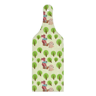Kleine Pelzhasen tragen Geschenke Schneidebrett