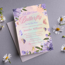 Kleine, rosa violette Blumen, kleine Schmetterling