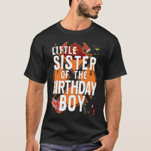 Kleine Schwester des Geburtstags-jungen Feuermanns T-Shirt