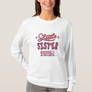 Kleine Schwester im Gange T-Shirt