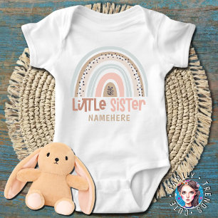 Kleine Schwester Regenbogen Baby Strampler