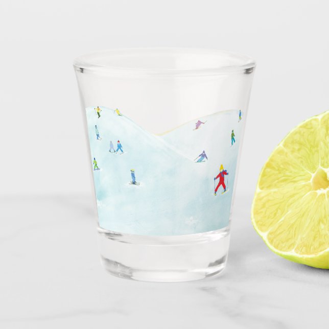 Kleine Skifahrer auf dem Snowy Hill Schnapsglas (Vorderseite)