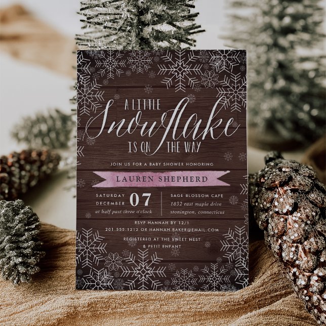 Kleine Snowflake Pink Rustic Wood Baby Dusche Einladung (Von Creator hochgeladen)