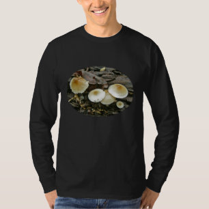 Kleine Sonnenschirme in Pilzen T-Shirt