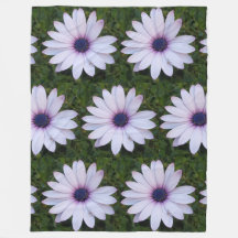 Kleine Spinne auf Blume Fleece Blanket