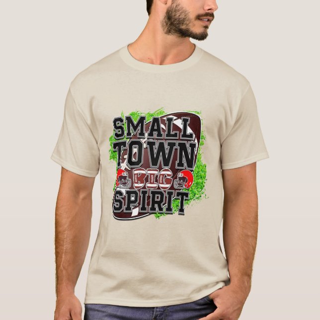Kleine Stadt Big Spirit, Fußball & Helm T-Shirt (Vorderseite)