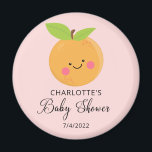 Kleine Süsse Babydusche Magnet<br><div class="desc">Eine kleine Süsse befindet sich auf dem Weg zur Babydusche mit einem zauberhaften,  orangefarbenen Set auf einem hellrosa Hintergrund. Besuchen Sie unseren Shop und sehen Sie sich unsere kleine Süsse Design Kollektion an.</div>