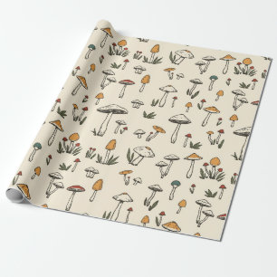 Kleine Waldpilze auf beigem Hintergrund Geschenkpapier