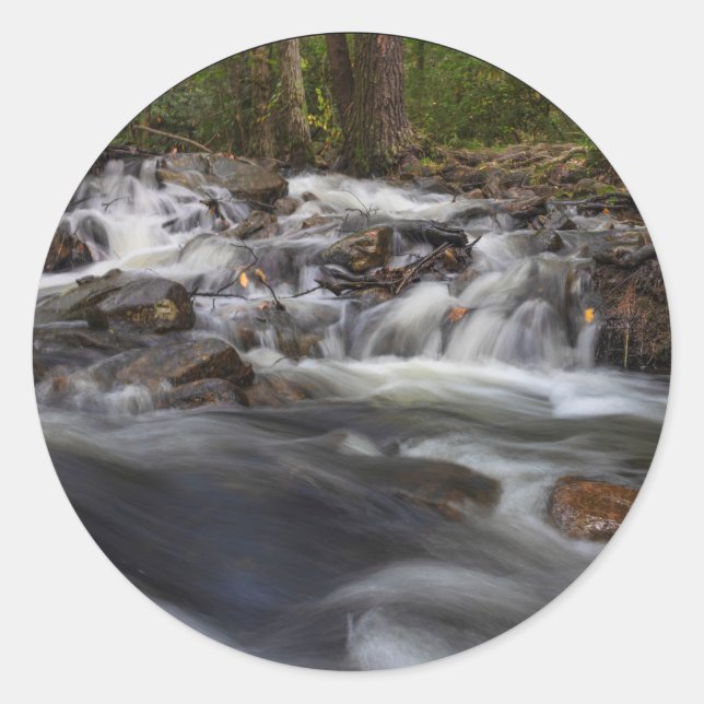 Kleine Wasserfälle auf dem Frühling Runder Aufkleber (Vorderseite)