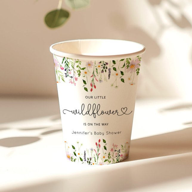 Kleine Wildblume ist auf dem Weg Babydusche Pappbecher (Von Creator hochgeladen)