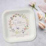 Kleine Wildblume Watercolor Kindermädchendusche Pappteller<br><div class="desc">Elegante,  helle,  cremefarbene Teller,  die in grauer Typografie und einem stilvollen Lavendelskript geschrieben sind,  und ein boho-inspiriert Aquarellkranz aus lila,  rosa,  pfirsichfarbenen und gelben Wildblumen mit lila Schmetterling. Personalisieren Sie den Namen und das Duschdatum der Mutter in einfachen Lavendel und graue Typografie.</div>