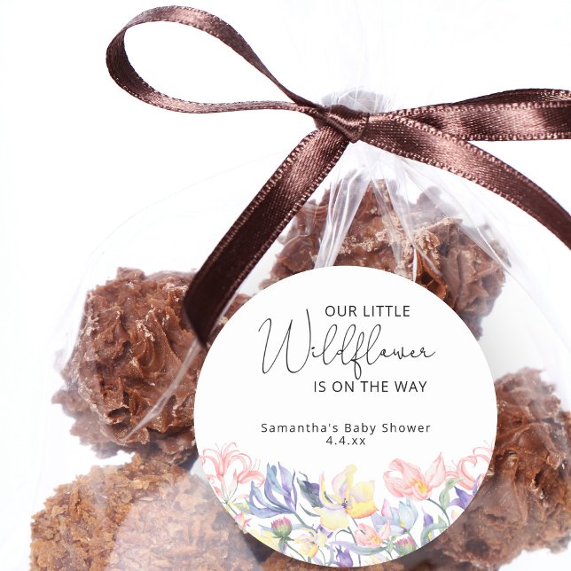 Kleine Wildblumen sind auf dem Weg Runder Aufkleber (Von Creator hochgeladen)