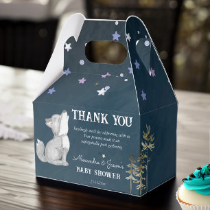 Kleine Wolfspandschuhe zum Thema Babydusche Geschenkschachtel