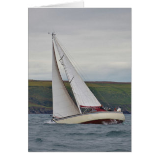 Kleine Yacht hart segeln