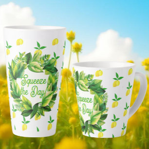 Kleine Zitronen auf Weißer Latte-Tasse Milchtasse