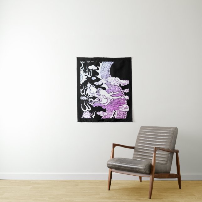 Kleiner (34" x 40") ULTRA VIOLET DRAGON AUF SCHWAR Wandteppich (Beispiel)