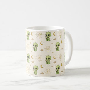 Kleiner Außerirdischer riecht zum ersten Mal eine  Kaffeetasse
