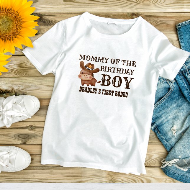 Kleiner Cowboy erster Rodeo personalisierter Name T-Shirt (Von Creator hochgeladen)