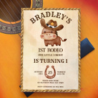Kleiner Cowboy niedliches Baby-Pferd in einem Hut-