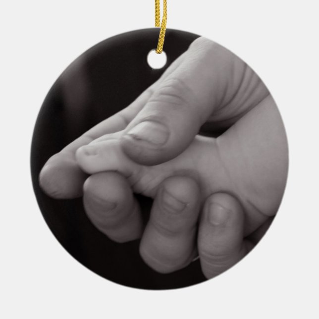 Kleiner Fuß in Großhand Ornament (Vorne)