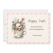 Kleiner Hase in einer floralen Teetasse