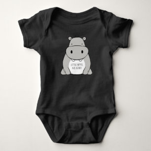 Kleiner Hippo, großes Herz. Baby Strampler