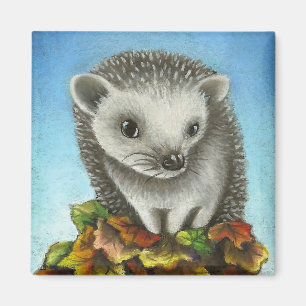 Kleiner Igel auf einem großen Haufen Blätter Magnet