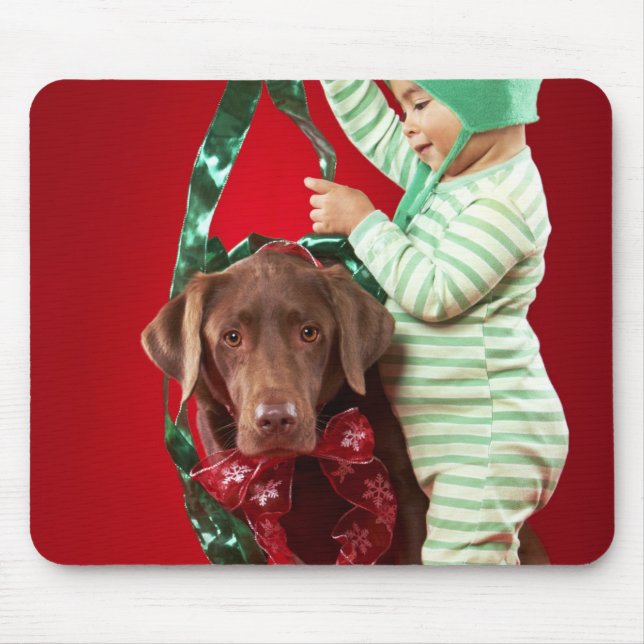 Kleiner Junge, der einen Hund verziert Mousepad (Vorne)
