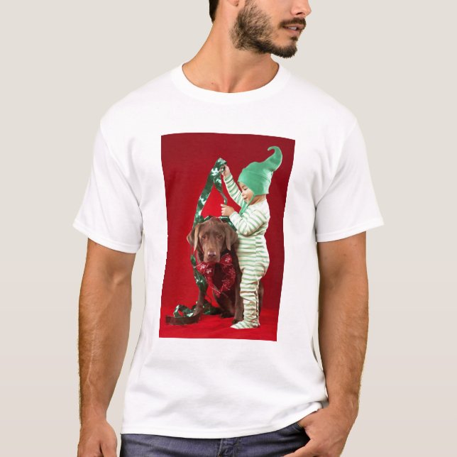Kleiner Junge, der einen Hund verziert T-Shirt (Vorderseite)