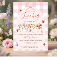 Kleiner Käfer auf dem Weg Pinke Wildblumen-Baby-Pa