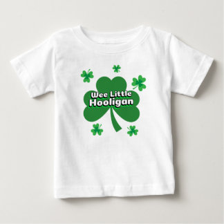 Kleiner kleiner Hooligan St. Patrick's Day Shamroc Baby T-shirt