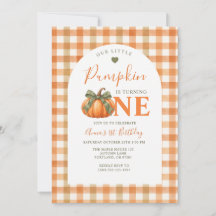 Kleiner Kürbis wird eins Herbst-Gingham-Geburtstag