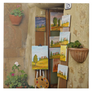 Kleiner Laden mit Kunstwerken zum Verkauf auf dem Fliese