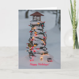 Kleiner Leuchtturm, der zu Weihnachten dekoriert i Karte