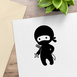 Kleiner Ninja hält Wurfstern Gummistempel